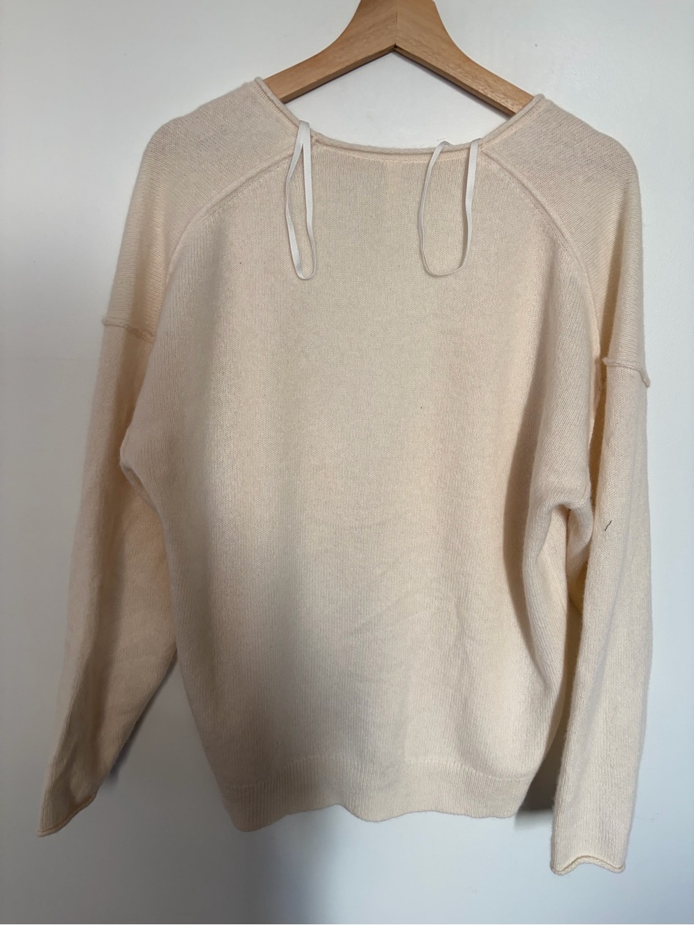 Aritzia 100% Cashmere Deep V-Neck Cardigan - S - Picture 2 of 13